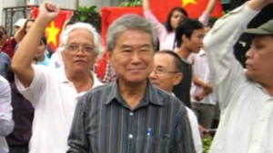 Ông Lê Hiếu Đằng trong một cuộc biểu tình chống Trung Quốc ở Sài Gòn.