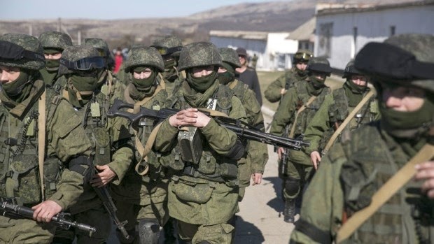 Lính Nga có mặt tại Crimea,Ukraine, nói là để bảo vệ kiều dân Nga 