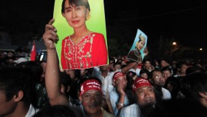 Dân chúng ủng hộ đảng đối lập của bà Suu Kyi.