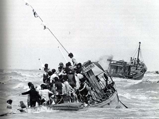 Một cảnh đồng bào vượt biển tị nạn cộng sản hồi thập niên 1970s.