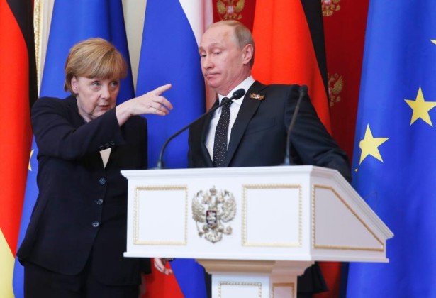 German Chancellor Angela Merkel (L) gestures as Russian President Vladimir Putin looks on during a news conference after talks at the Kremlin in Moscow, Russia, May 10, 2015. Russian President Vladimir Putin said on Sunday that a peace deal agreed in Minsk over the separatist conflict in east Ukraine was moving forward despite problems and that it had been quieter in Ukraine recently. Putin made the comments at a news conference in Moscow with Germany's Angela Merkel. REUTERS/Sergei Ilnitsky/Pool - RTX1CC50