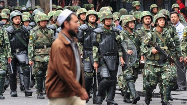 Trung Quốc tăng cường sự hiện diện quân sự ở Tân Cương nhằm ngăn chặn 'khủng bố' 
