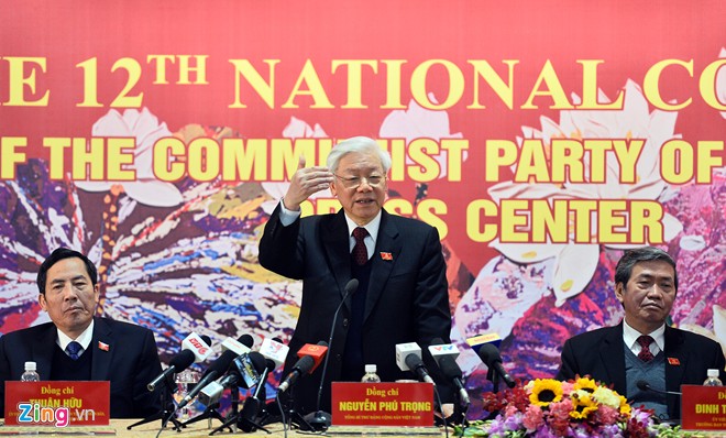 Nguyễn Phú Trọng phát biểu trong cuộc họp báo sau khi kết thúc Đại Hội 12