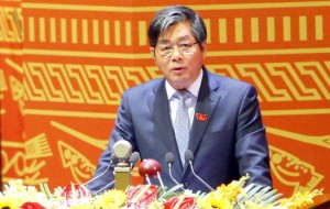 Bộ trưởng Kế hoạch và Đầu Tư Bùi Quang Vinh đoc tham luận tại Đại hội 12