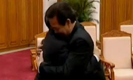Cái ôm nồng ấm giữa Nguyễn Tấn Dũng và Ủy viên Quốc vụ Trung Quốc Dương Khiết Trì ngày nào.