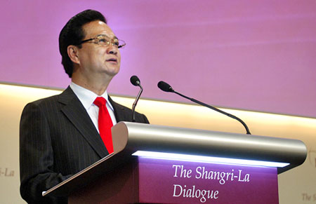 Nguyễn Tấn Dũng tại Hội nghị Đối Thoại Shangri-La Tháng 5, 2013.