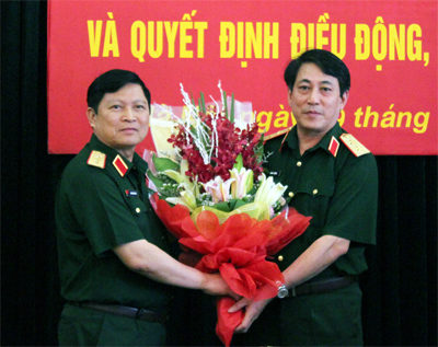 Thượng Tướng Ngô Xuân Lịch (trái) và Thượng Tướng Lương Cường.