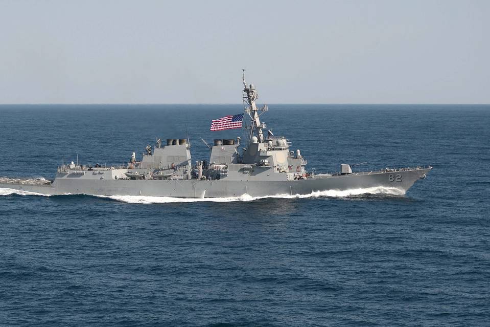 Chiến hạm USS Lassen tuần tra (Ảnh: European Press Photo Agency)