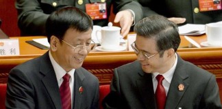 Chánh án Tòa án Tối cao Trung Quốc Chu Cường (trái) và Chủ tịch Viện Kiểm sát Nhân dân Tào Kiến Minh