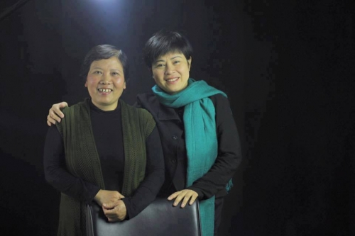 Bà Đặng Bích Phượng (trái) và bà Nguyễn Thúy Hạnh là hai ứng cử đại biểu Quốc hội khóa 14 này.