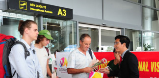 Hình minh họa: khách nước ngoài đến du lịch Đà Nẵng