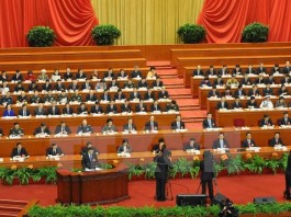 Ông Lý Khắc Cường đọc báo cáo trước Quốc hội Trung Quốc 2016