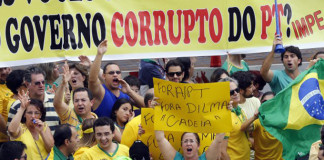 Dân chúng biểu tình Tổng thống Brazil tại Sao Paulo