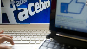 Việt Nam có khoảng 35 triệu trương mục Facebook Ảnh: CNN