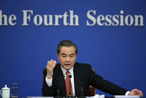 Bộ trưởng Ngoại giao Wang Yi tại cuộc họp báo hôm 8 Tháng Ba, 2016. Ảnh: Reuters