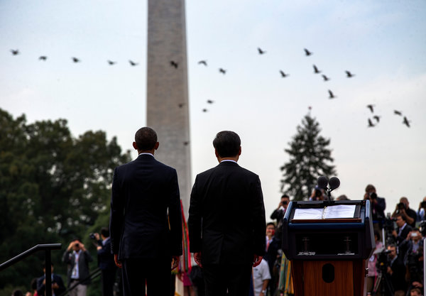Tổng thống Obama (trái) cùng Tổng thống Tập Cận Bình trước Nhà Trắng hồi Tháng 9, 2015 khi họ Tập đến Hoa Kỳ. Ảnh: Doug Mills/The New York Times 