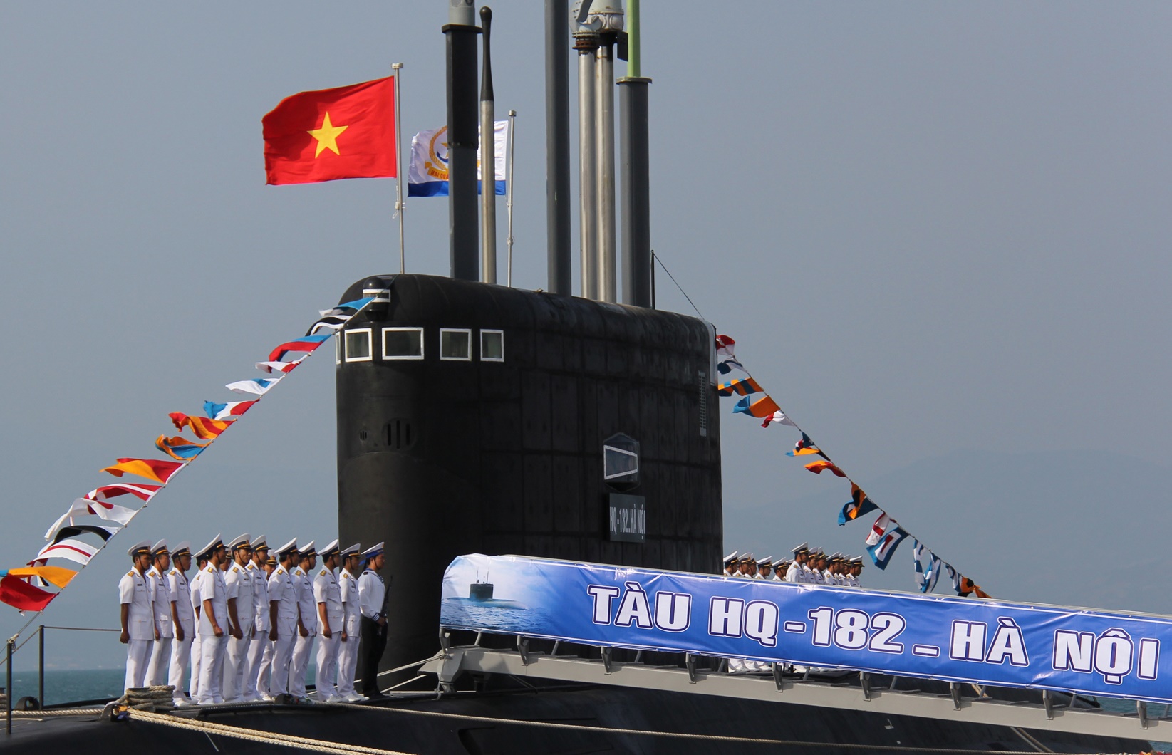 Tàu ngầm mua lại từ Nga (Ảnh: NLD)