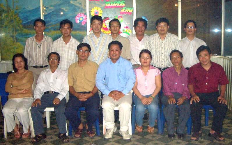 Một số thành viên Khối 8406 họp mặt tại Sài Gòn Tháng 7, 2006.