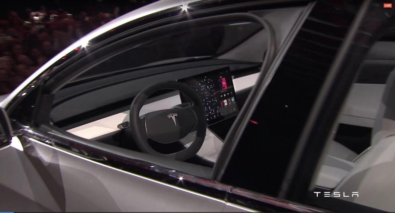 Màn hình nằm ngang 15 inches - Tesla Model 3