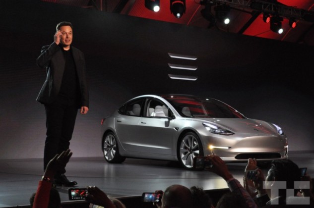 Chủ Tịch Elon Musk và Tesla Model 3 ngày ra mắt