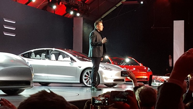 Elon Musk, và Tesla Model 3 ngày ra mắt