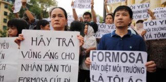 Người dân biểu tình phản đối công ty Formosa ở Hà Nội ngày 1 tháng 5 năm 2016.