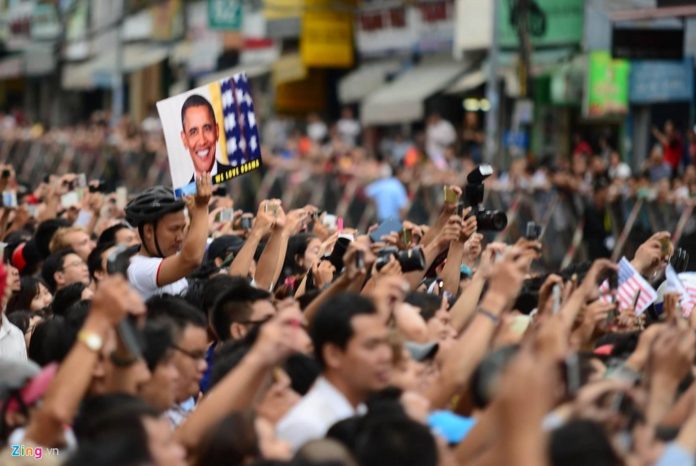 Dân chúng Việt Nam nhiệt liệt chào đón Tổng Thống Hoa Kỳ Barack Obama tại Sài Gòn, 24/5/2016