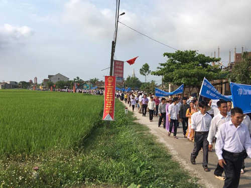 Giáo dân tại Nghệ An biểu tình hôm 15-5-2016. Ảnh: GNsP
