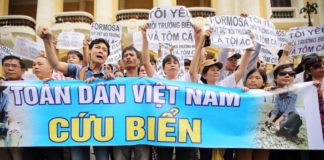 Dân chúng biểu tình vì môi trường biển tại Hà Nội
