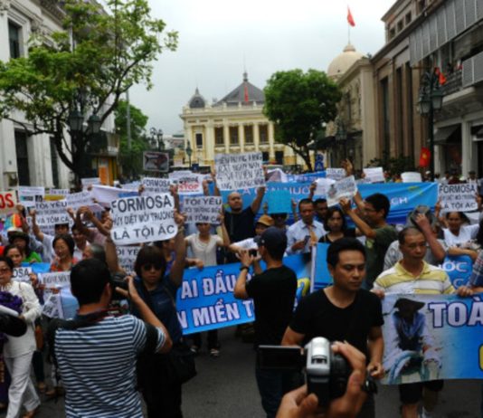 Cuộc biểu tình vì môi trường sạch hôm 1/5 tại Hà Nội.
