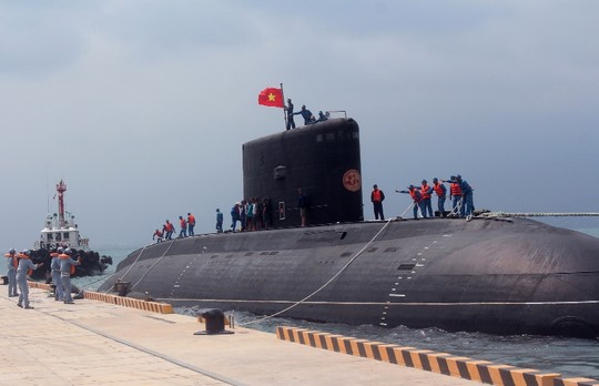 Việt Nam mua tầm ngầm Kilo từ Nga.