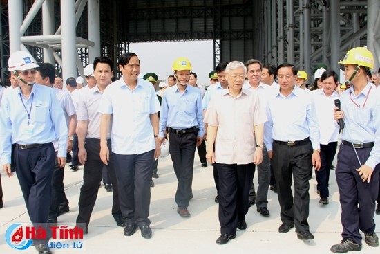 Ông Nguyễn Phú Trọng đến thăm nhà máy thuộc Dự án Khu liên hợp gang thép và Cảng nước sâu Sơn Dương Formosa Hà Tĩnh hôm 22-4-2016.