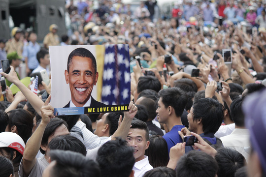 Người dân Sài Gòn chào đón Tổng thống Obama.