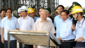 Ông Nguyễn Phú Trọng đến thăm công trình cảng Sơn Dương thuộc Dự án Formosa Hà Tĩnh ngày 22-4, nhưng đã không có một lời hỏi thăm người dân về thảm họa cá chết.