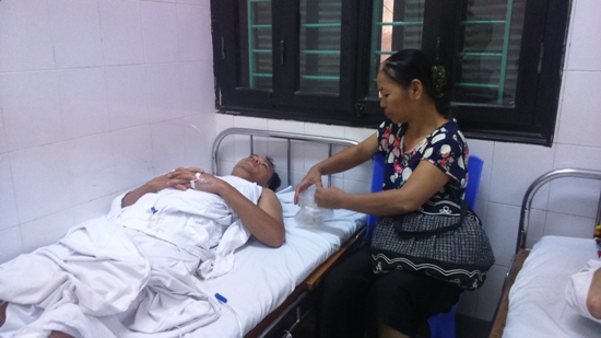 Bệnh nhân Trần Văn Thảo bị chân trái lộn sang chân phải. Ảnh: VTC News
