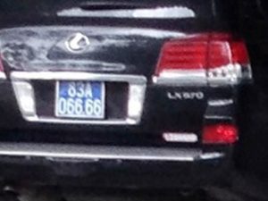 Xe Lexus gắn biển xanh của Phó Chủ Tịch Hậu Giang