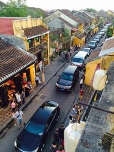 Đoàn xe của ông Nguyễn Xuân Phúc trên đường Trần Phú, Hội An hôm 8-8-2016. Ảnh: Facebook