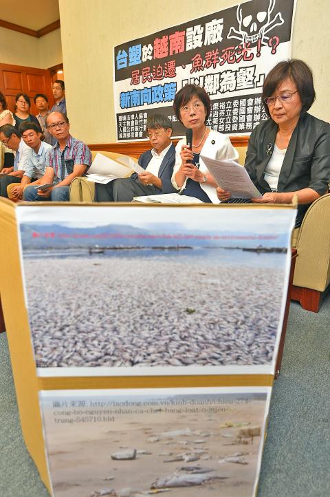 Dân Biểu Tô Trị Phương (bên phải ngoài cùng) tại cuộc họp báo tại Quốc Hội Đài Loan ngày 16 Tháng 6 vừa qua. Ảnh: Taipei Times 