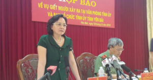 Bà Phạm Thị Thanh Trà, chủ tịch UBND tỉnh Yên Bái, chủ trì cuộc họp báo chiều ngày 18-8 vừa qua. Ảnh: doanhnghiepvn.vn