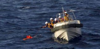 Nhật ra sức cứu hộ 6 ngư dân Trung Quốc (11/08/2016)