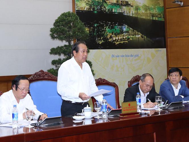 Phó Thủ Tướng Nhà nước CSVN Trương Hòa Bình (đứng) chủ trì phiên họp ngày 08/11/2016