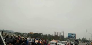 Người dân chận bức xúc chận xe qua Cầu Bến Thủy