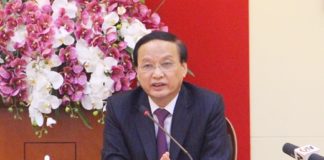 Ông Tô Huy Rứa trong một buổi làm việc với Ban Thường Vụ tỉnh ủy Quảng Ninh trong vai trò Trưởng Ban Tổ chức Trung ương.