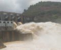 Nhà máy thủy điện Hố Hô xả nước hồ chứa đang khi lũ lớn gây thiệt hại nhân mạng và tài sản của dân.