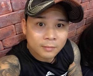 Phan Sơn Hùng - người quay và tung video clip lên FB của anh ta quay một nhóm người xông vào nhà và hành hung gây thương tích cô Lê Mỹ Hạnh và phụ nữ khác.