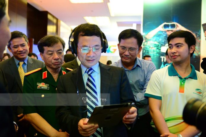 Tổng Giám đốc Viettel, Thiếu tướng Nguyễn Mạnh Hùng, tại một sự kiện ra mắt sản phẩm của tập đoàn. Ảnh: NetNews