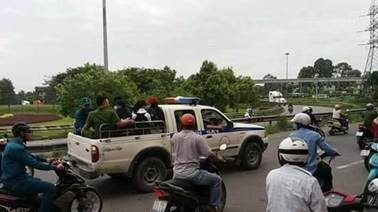 Công an Phường Tân Phú đi bắt đoàn đi bộ ra Bình Thuận.
