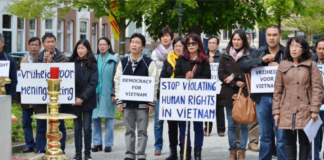 Một cuộc tuần hành vì nhân quyền cho Việt Nam của cộng đồng người Việt tại Hòa Lan. (Ảnh chụp từ Youtube Thu Tran)