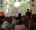 GS Phạm Minh Hoàng trình bày về quyền tự do ngôn luận và trả lời các câu hỏi của học sinh liên quan đến các nhà đấu tranh dân chủ Việt Nam tại một trường học cấp 3 ở vùng Tây Bắc nước, Pháp.