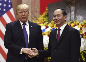 Tổng thống Donal Trump và Trần Đại Quang. Ảnh: Hoang Dinh Nam/AP